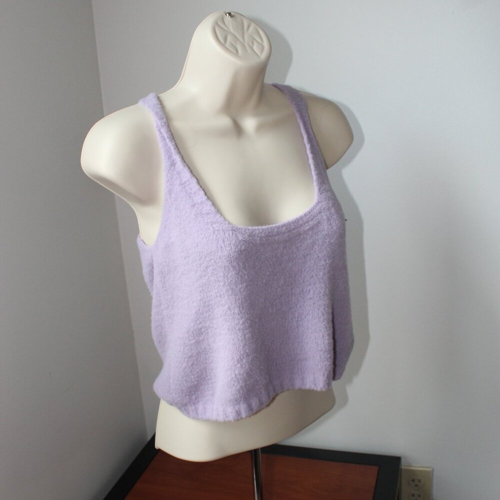 Soft-Textured Sleeveless Crop Sweater - Picture 2 of 3